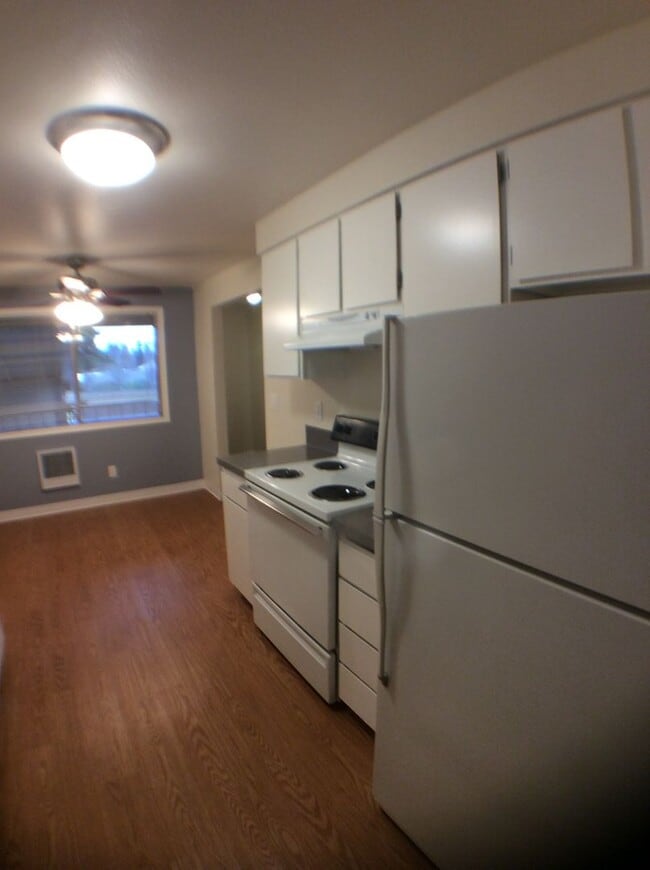 Photo - Village Monroe Apartments