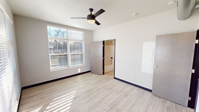 Photo - 2807 Oakland St Unit 202