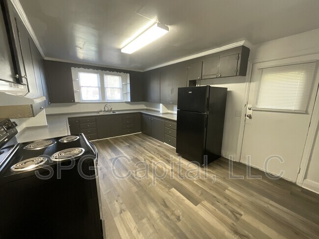 Photo - 573 W Princess St