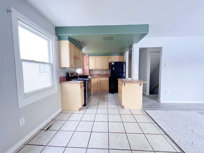 Photo - 11415-11490 90 St NW