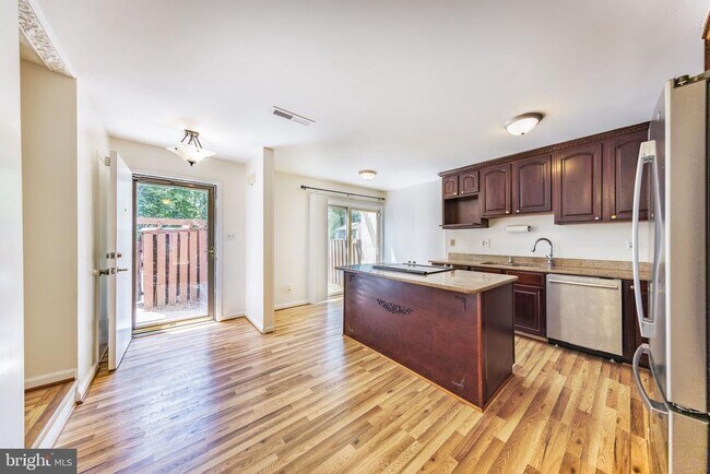 Photo - 2232 Southgate Square