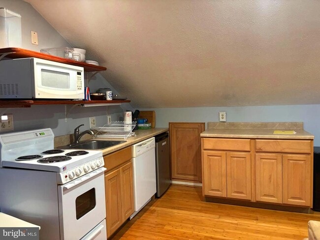 Photo - 78 Cloverdale Ct Unit REAR APT