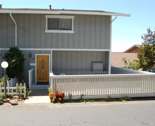 Building Photo - 117 Sunset Cir Unit 27