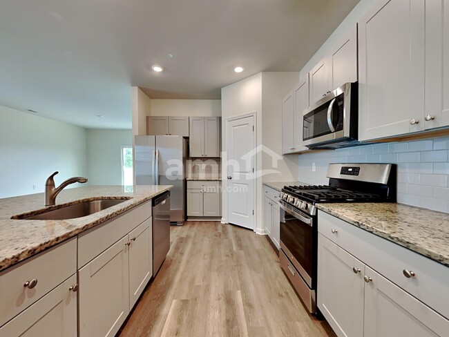 Photo - 303 Squire Pope Rd