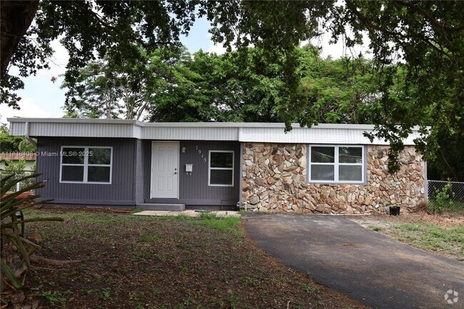 Building Photo - 7915 NW 73rd Ave Rental