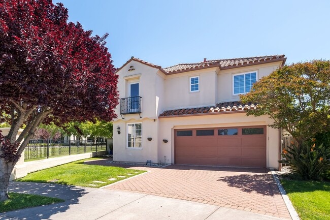 Building Photo - Private 4-Bedroom Cul-de-Sac Home with Hot Tub & Two Living Areas