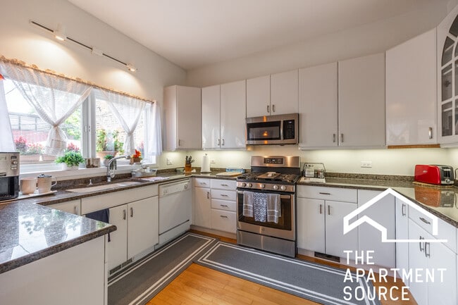 Photo - 1723 N Wood St Unit SFH