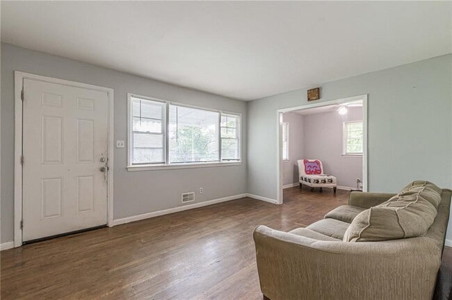 Photo - 350 Brooks Ave SW