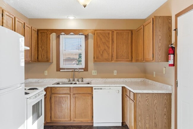 Building Photo - Arrowhead Unit 546 E. Arrowhead B