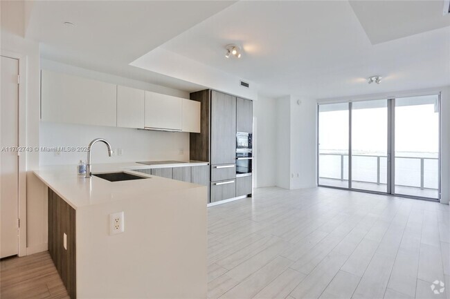 Building Photo - 2900 NE 7th Ave Rental