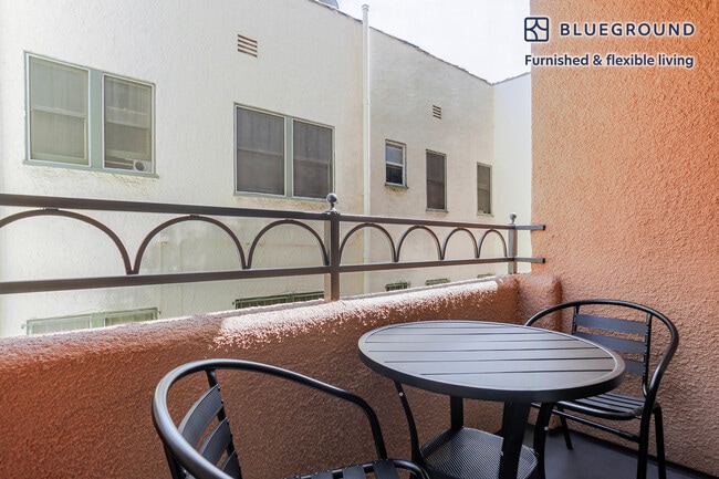 Photo - 345 Cloverdale Ave Unidad FL1-ID1377