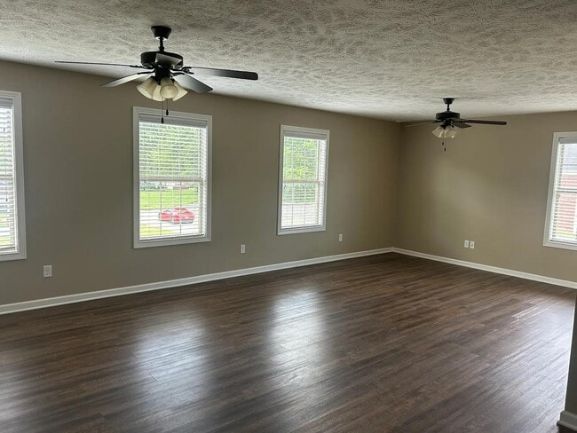 Photo - 201 Cherry Way