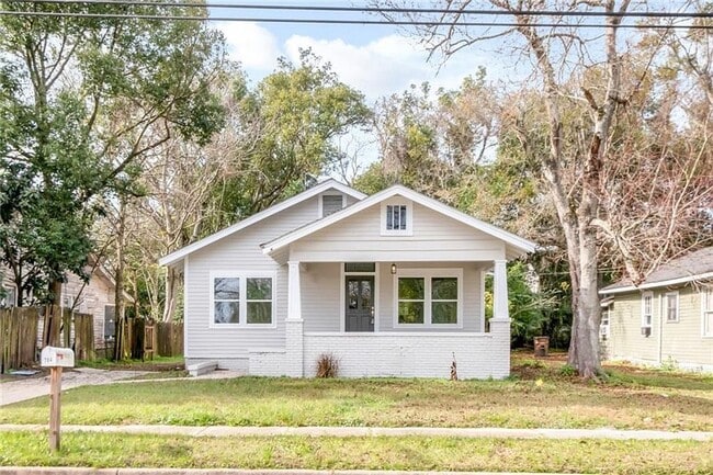 Photo - 704 Marine St