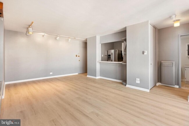 Building Photo - 1260 21st St NW Unit 709