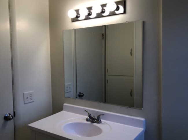 Photo - 4825 Lovell Ln Unit 5