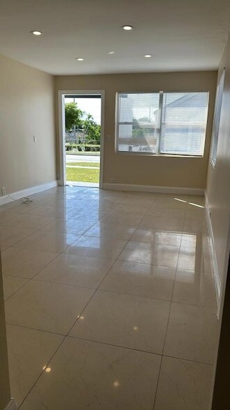 Photo - 3734 Avenue S Apartamento