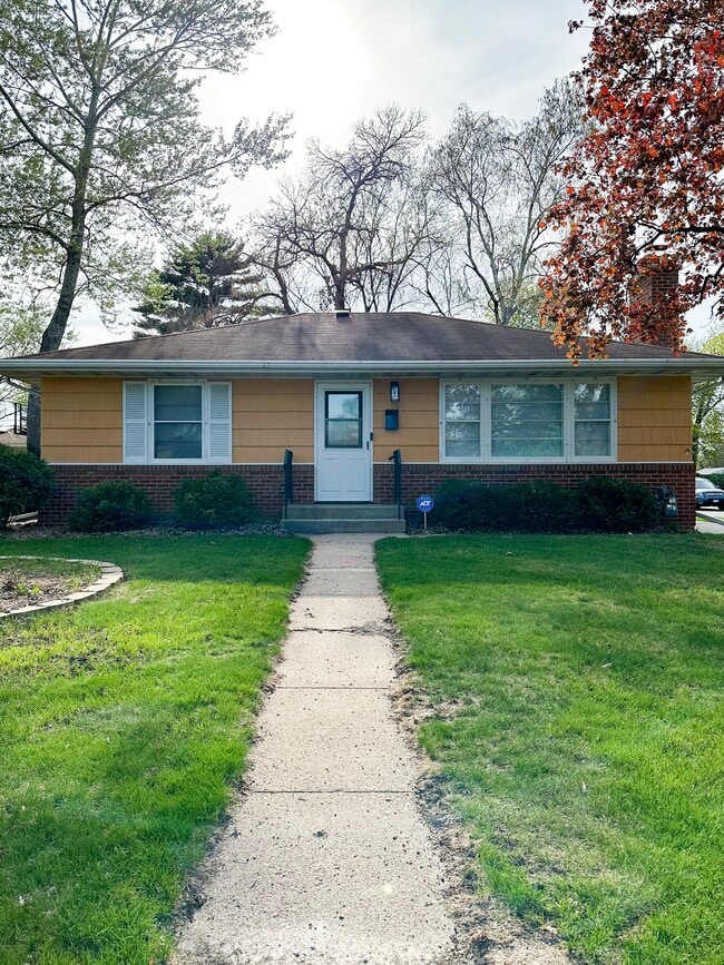 Photo - 7000 Park Ave