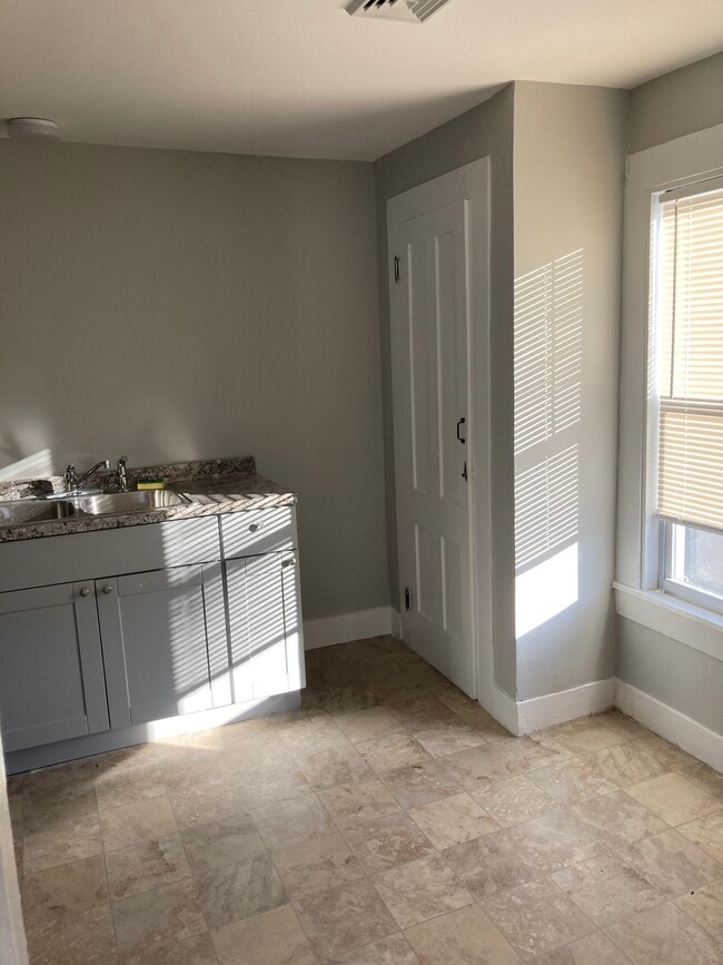 Photo - 107 G St Unit 5