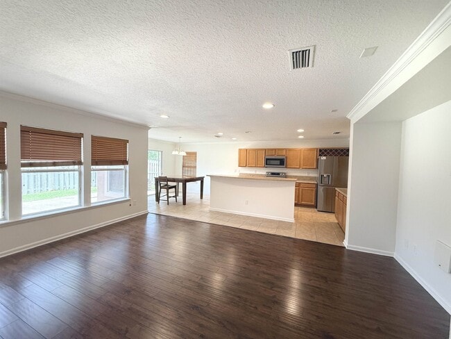 Photo - 436 Bostwick Cir