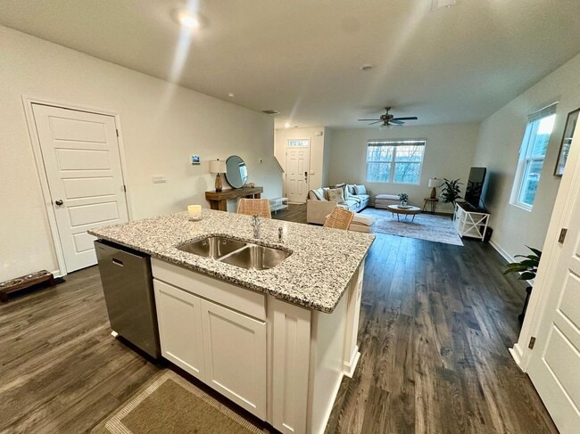 Photo - 608 Gray Br Ct