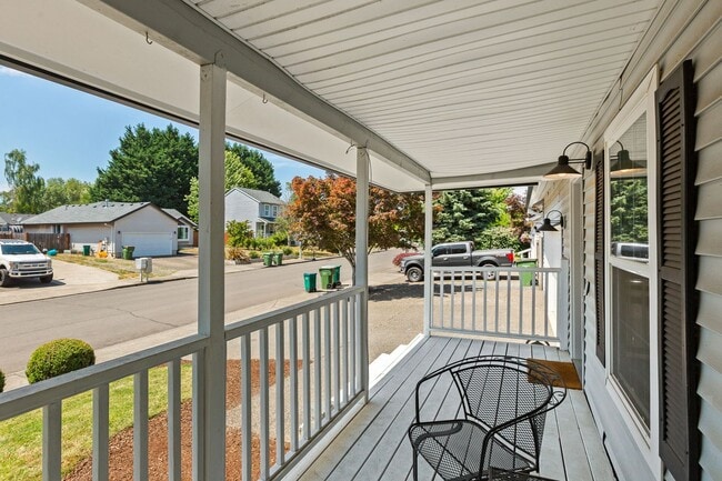 Photo - 753 SE Boysen Ln