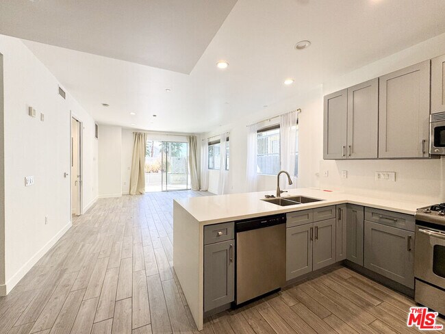 Photo - 6001 Carlton Way Unit 101