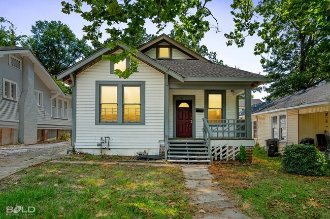 Building Photo - Charming Remodeled Home in the Heart of Sh...