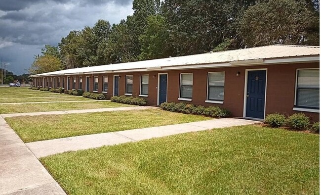 Building Photo - 3600 SW 23rd St Unit 21