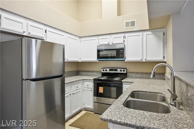 Building Photo - 1575 W Warm Springs Rd Unit 2122
