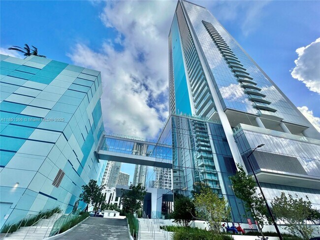 Building Photo - 700 NE 26th Terrace Unit 2205 Rental