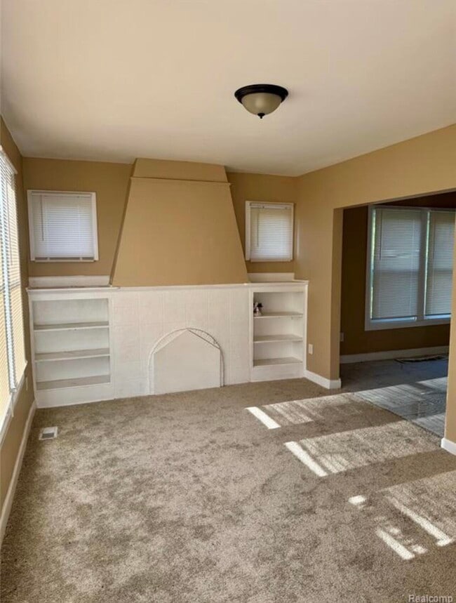 Photo - 18488 Fairport St