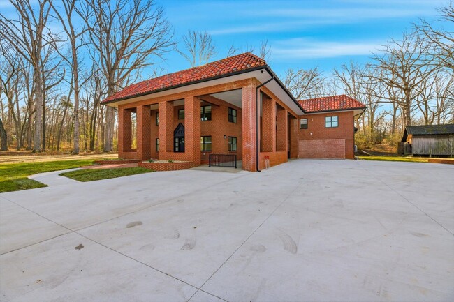 Building Photo - 2113 W Madison Ave Unit B