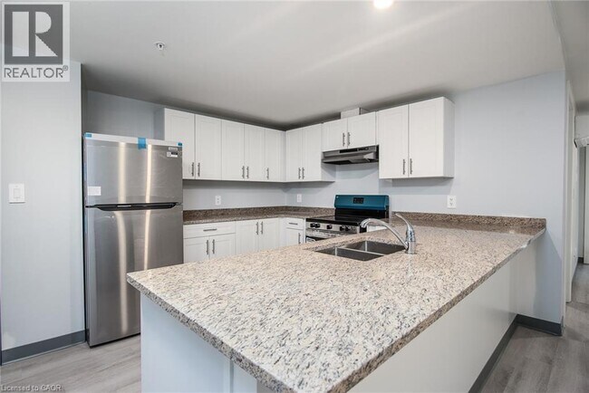 10 Queen St Unit 002