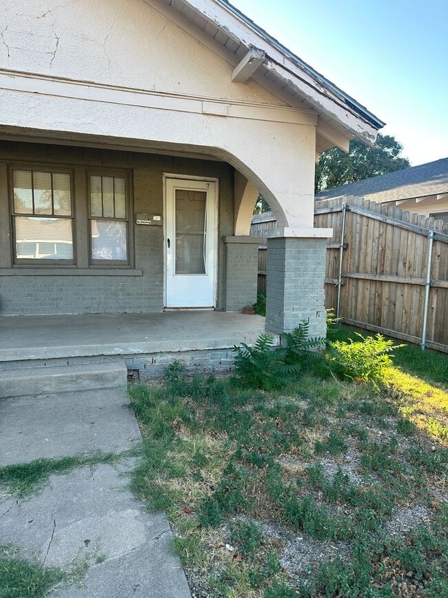 Building Photo - 907 S Carolina St Unit B