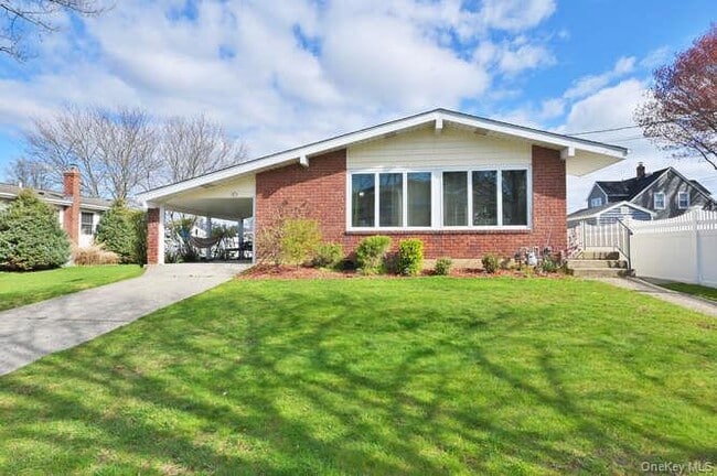 Building Photo - 10 Pickwick Dr S