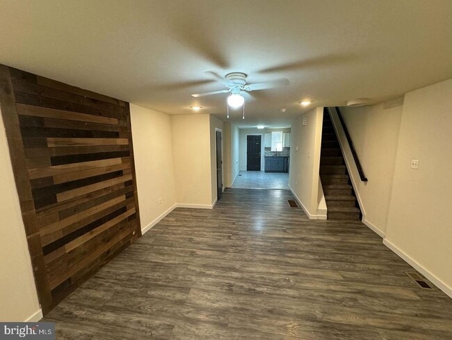 Building Photo - 28 S Salford St Rental