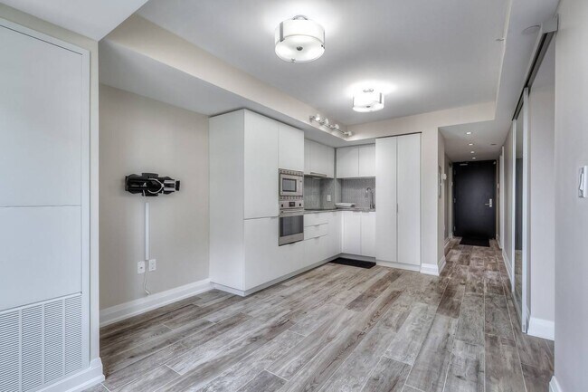 955 Bay St. Unit U1714