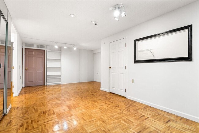 Photo - 357 Commercial St Unidad 412