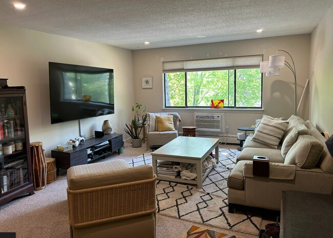 Photo - 3 Hallmark Gdns Unit 10