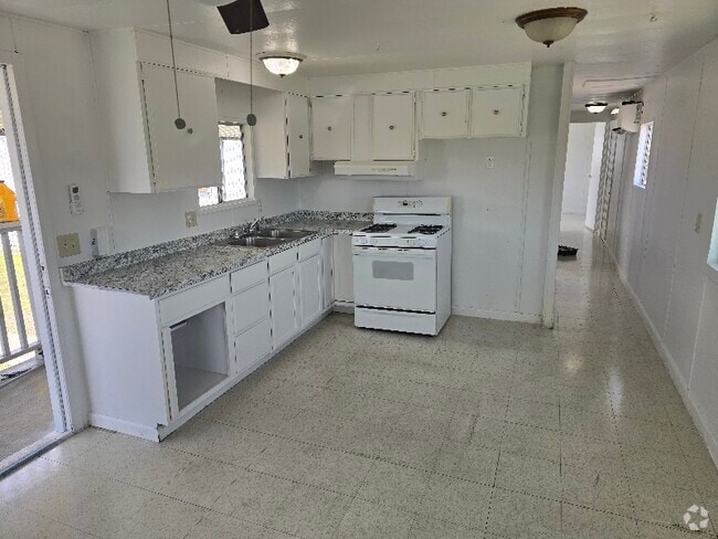 Building Photo - 2065 Atwater Blvd Rental