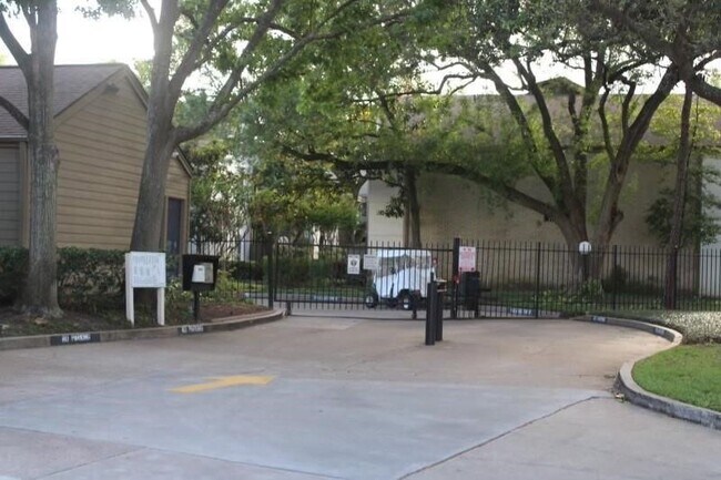 Photo - 10047 Westpark Dr Unidad 46