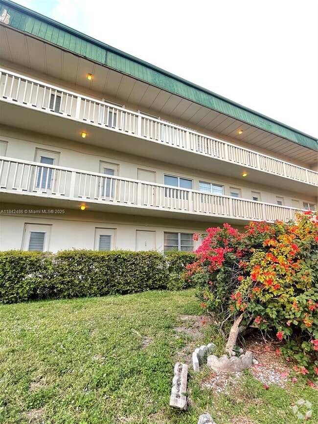 Building Photo - 1420 Atlantic Shores Blvd Unit 130 Rental
