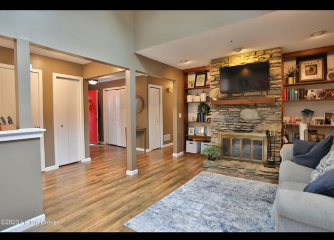 Photo - 7103 Lydgate Dr