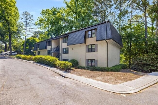 Photo - 183 Triumph Dr NW