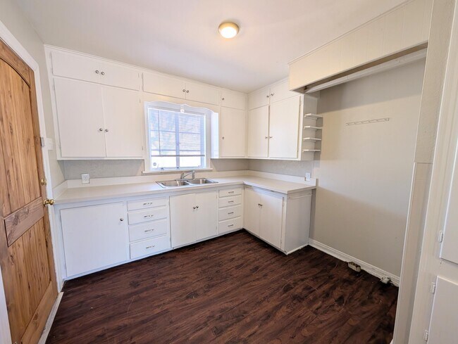 Photo - 2421 31st St