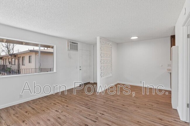 Photo - 1221 B St