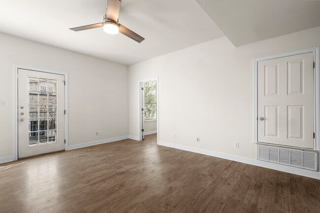 Photo - 1009 W 25th St