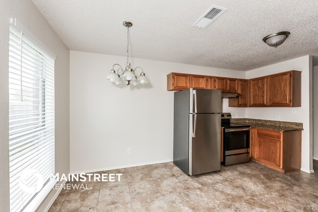 Photo - 1359 Lincolnshire Way