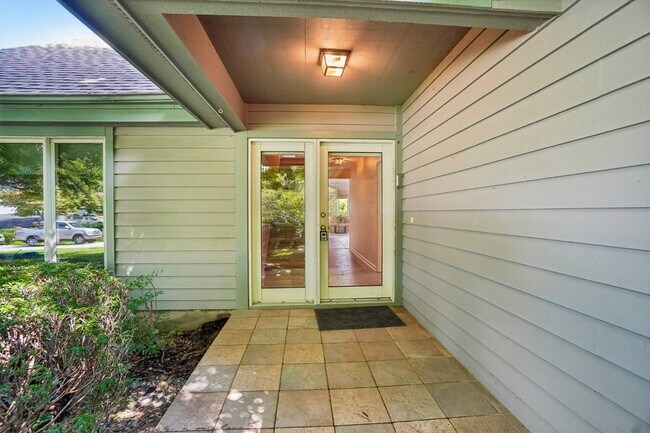 Photo - 104 Highview Ln