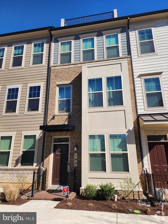 Building Photo - 140 Stowe Dr Rental
